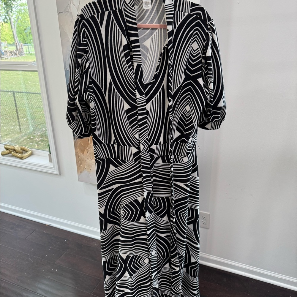 Elegant Black and White Patterned Dress